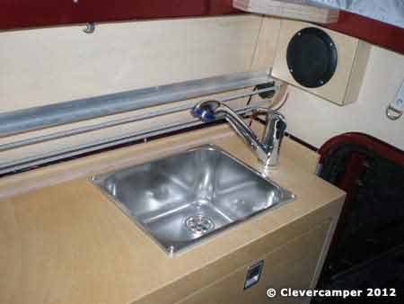 Clevercamper Innenausbau >> Waschbecken warm und kalt!
